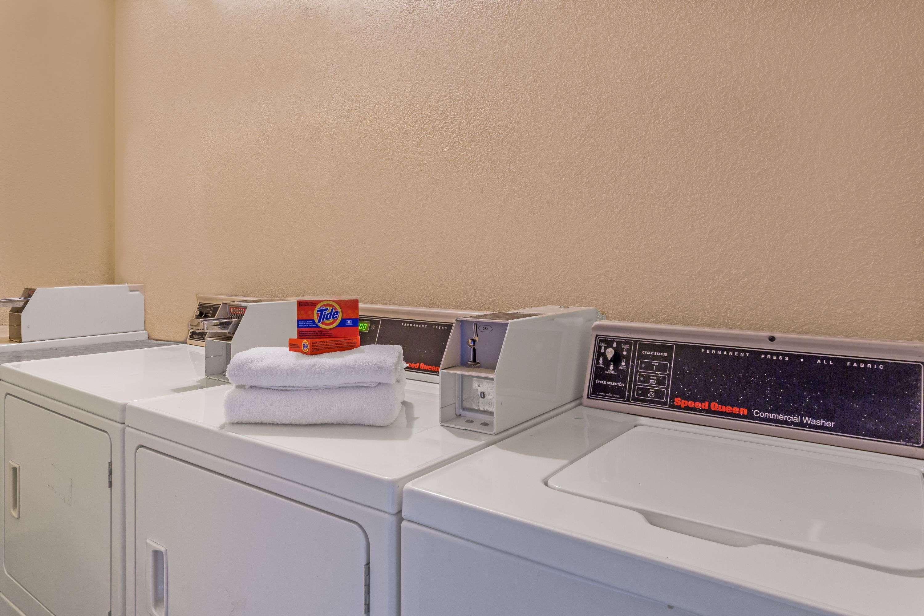 Days Inn By Wyndham Virginia Beach At The Beach Extérieur photo